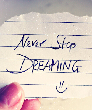 avec text never stop dream